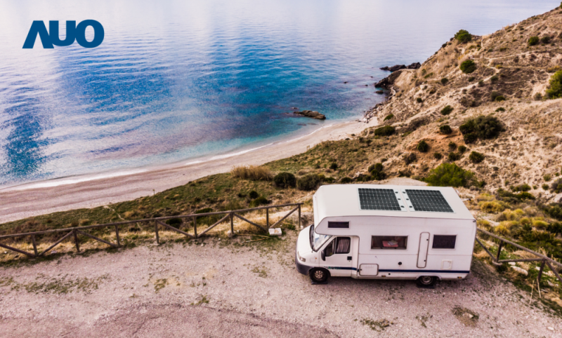 「可撓輕量化太陽光電板SunCurva」使用輕量特殊耐候型複合板取代傳統太陽能板的玻璃前板，不僅降低70%重量，每米平方僅3Kg；具有抗衝擊性能及通過電磁相容性測試，可應用於交通運輸工具，如露營車、遊艇等